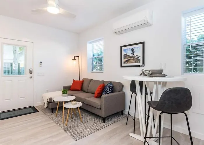 The Studio At Old Mission Walking Distance To Downtown And Onsite Parking