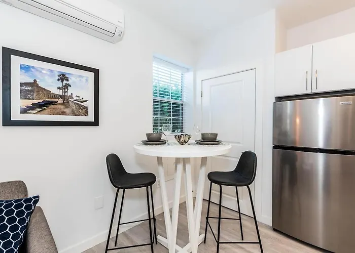 The Studio At Old Mission Walking Distance To Downtown And Onsite Parking